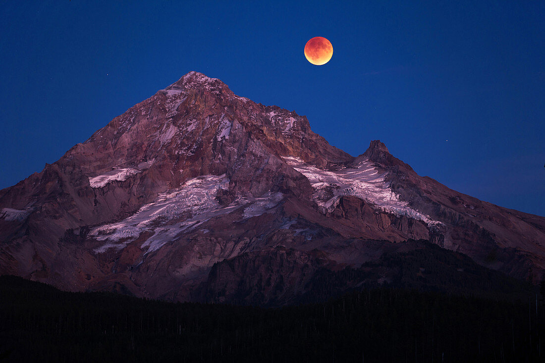 Total Lunar Eclipse and Mt. Hood