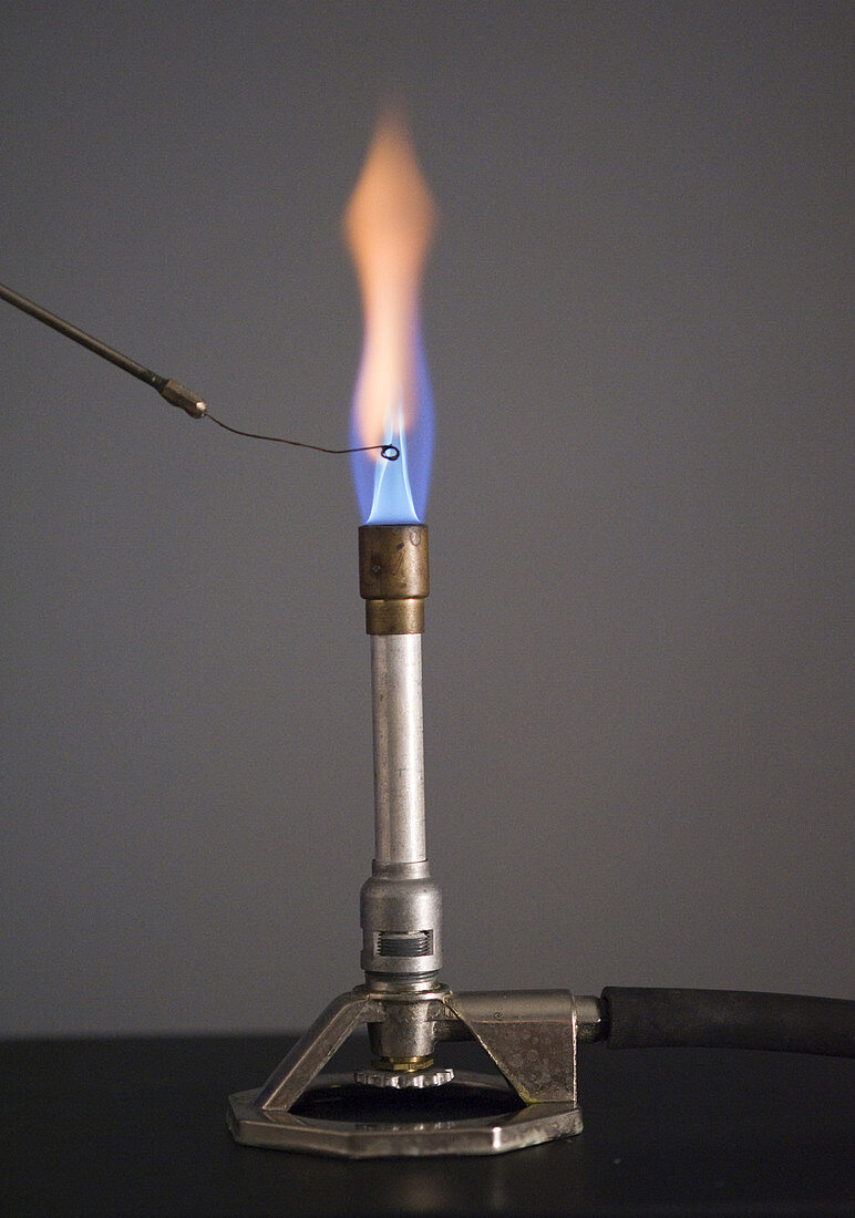 Flame Test for Barium Using Platinum Wire
