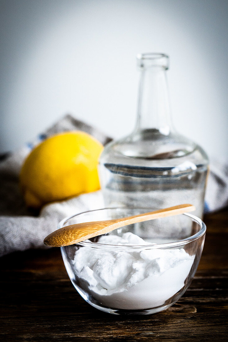 Sodium bicarbonate, white vinegar and lemon