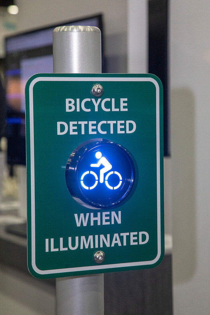 Intelligent bicycle warning sign