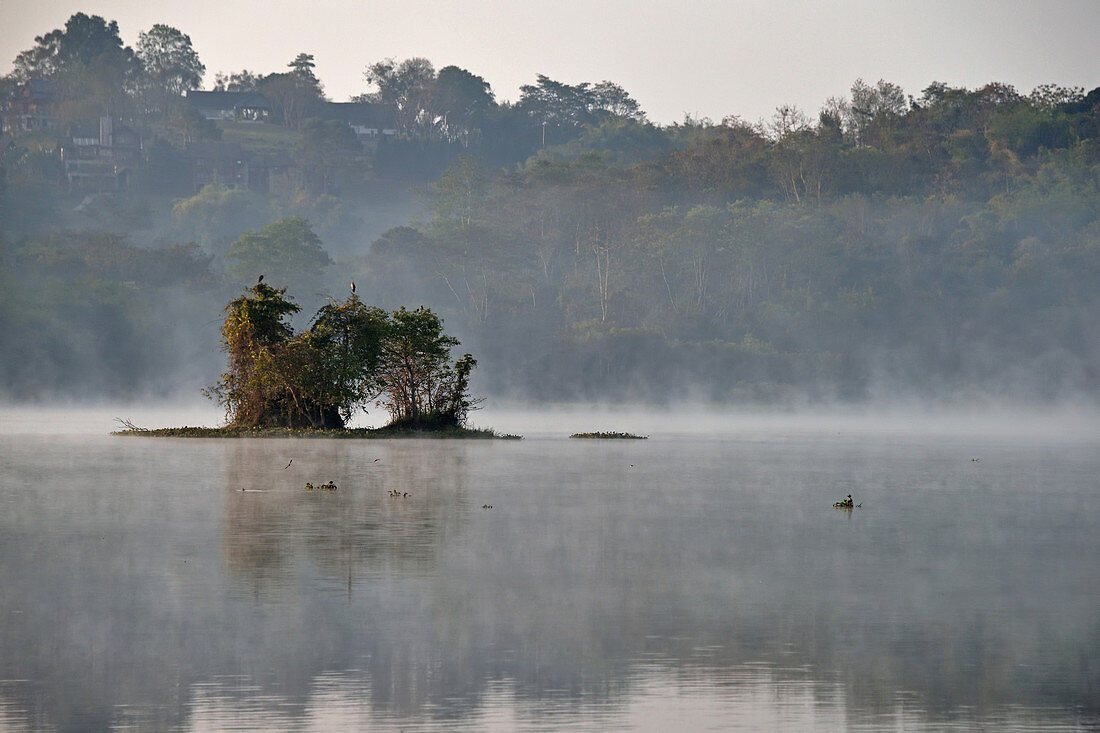 Early morning at Chiang Saen lake