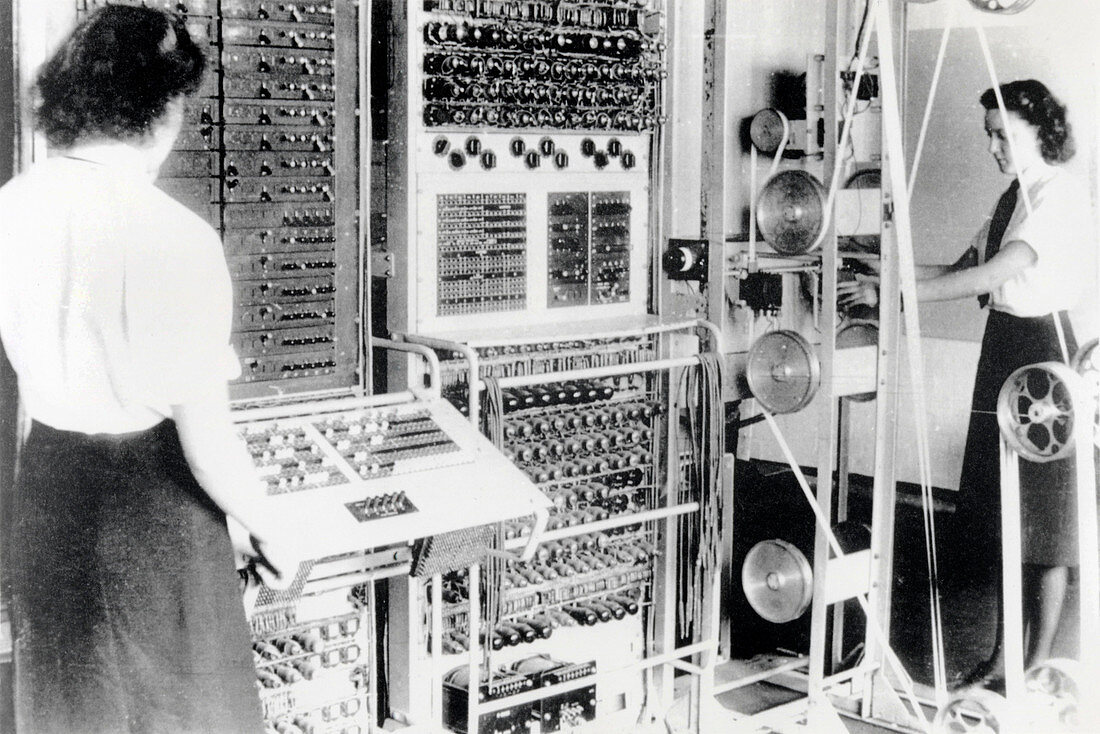 Wrens Operating Colossus, Bletchely Park, 1943