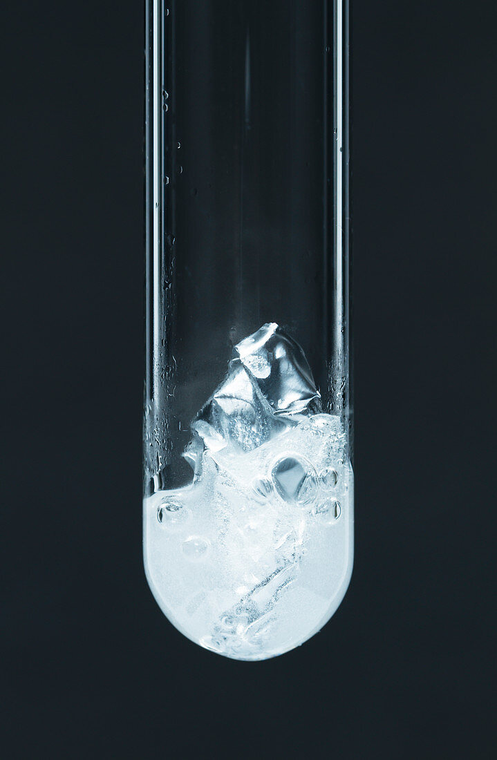 Aluminum reacts with hydrochloric acid, 2 of 6
