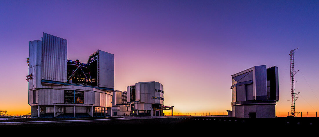 VLT telescopes at twilight