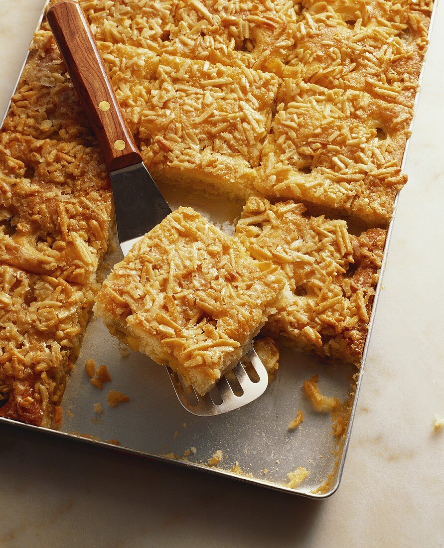 Apfel-Butter-Kuchen mit Mandelstiften vom Blech