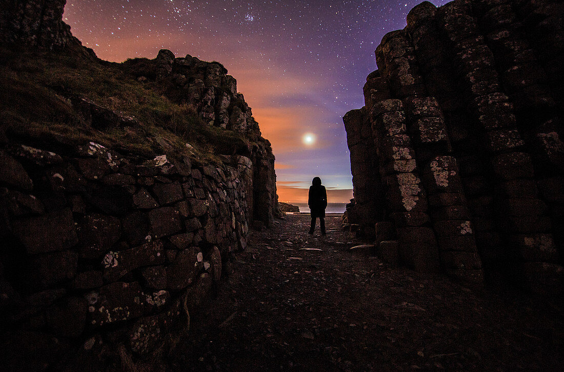 Viewing Venus from Giant's Causeway