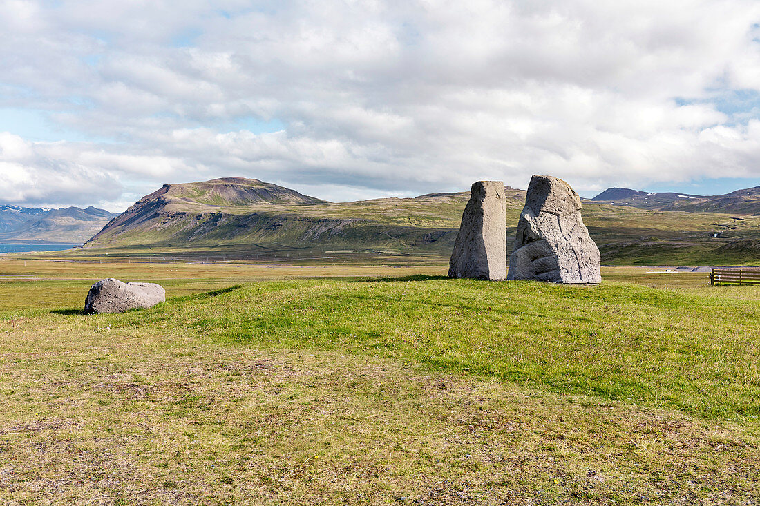 Icelandic burial site and stones
