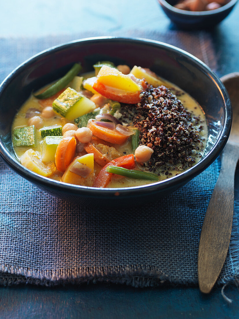 Vegetable curry with black quinoa