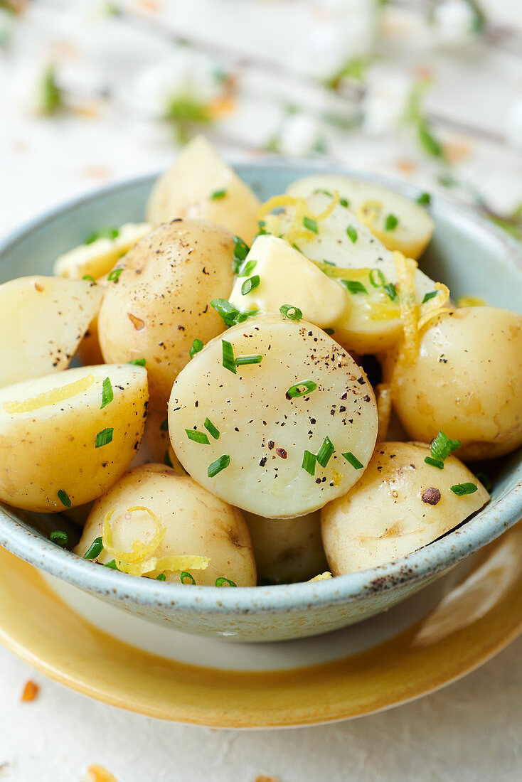 Zitronenkartoffeln mit Schnittlauch zu Ostern
