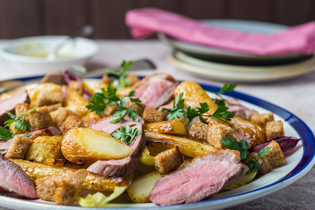 Duck with fried potatoes and croutons