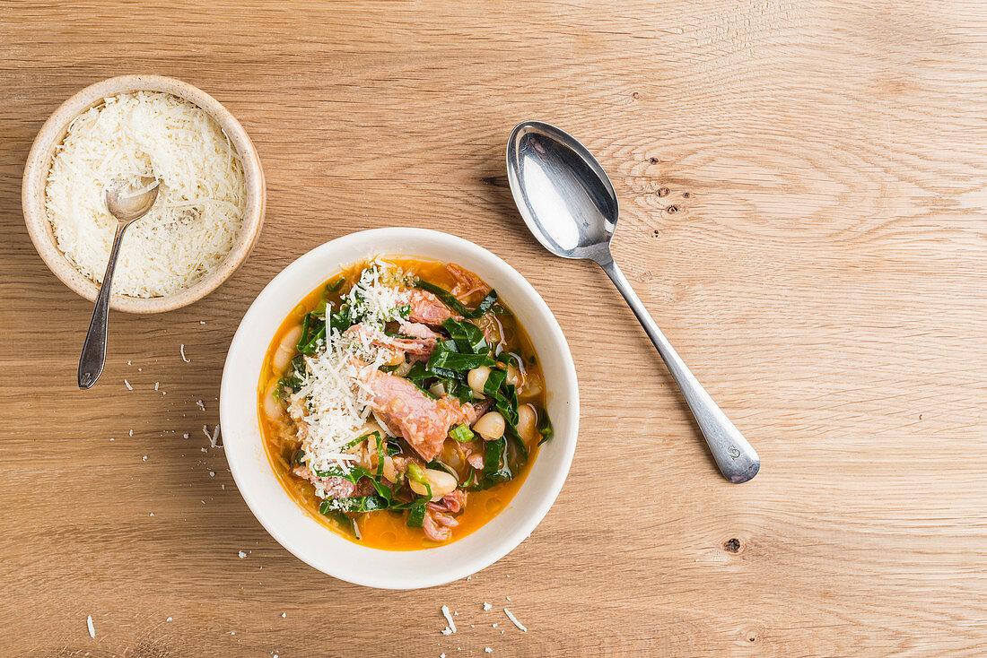 Minestrone with spinach and Parmesan cheese