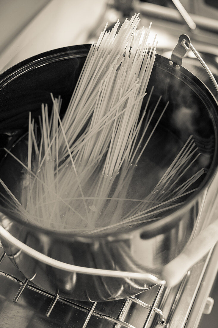 Spaghetti kochen