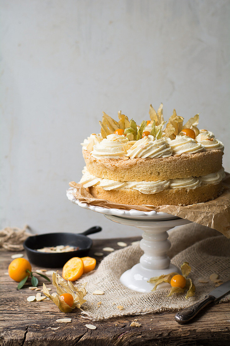 Kumquat cake with cream
