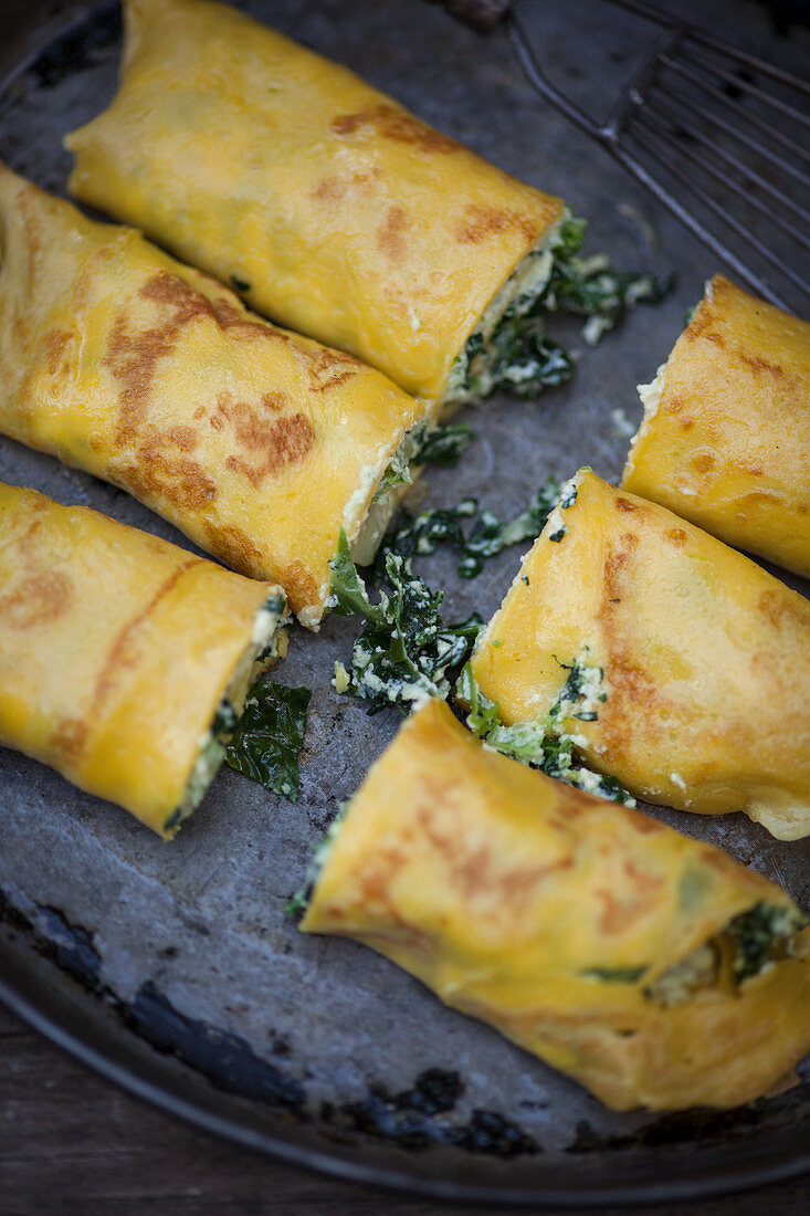 Stuffed, gratinated pancakes with kale