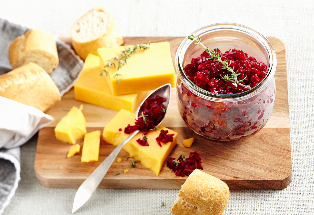 Beetroot and white cabbage relish with cheese and white bread