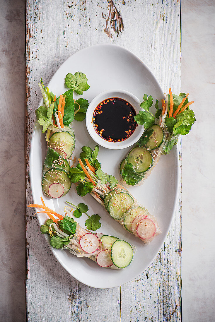 Rice paper rolls with crunchy raw vegatables (beansprouts, cucumber, radish, carrot, coriander and chilli soy sauce)