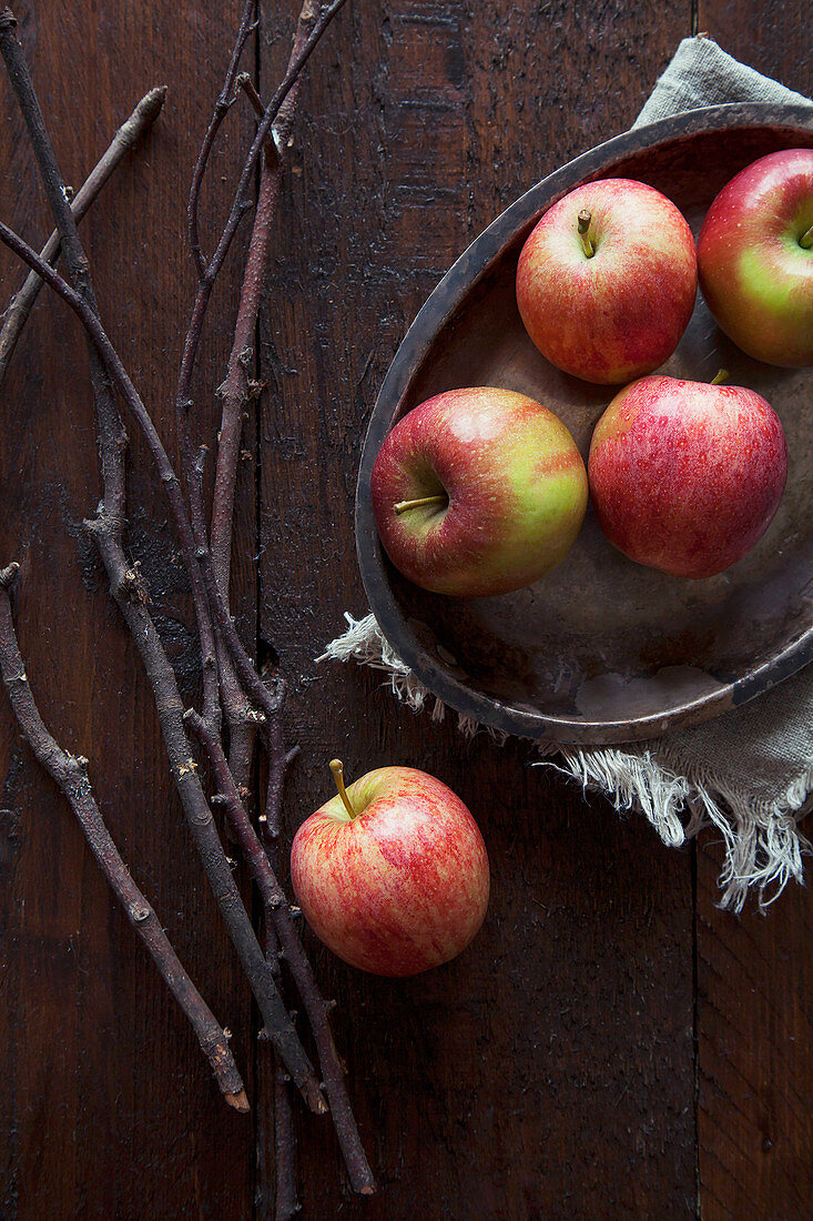 Fresh ripe red apples in a bowl