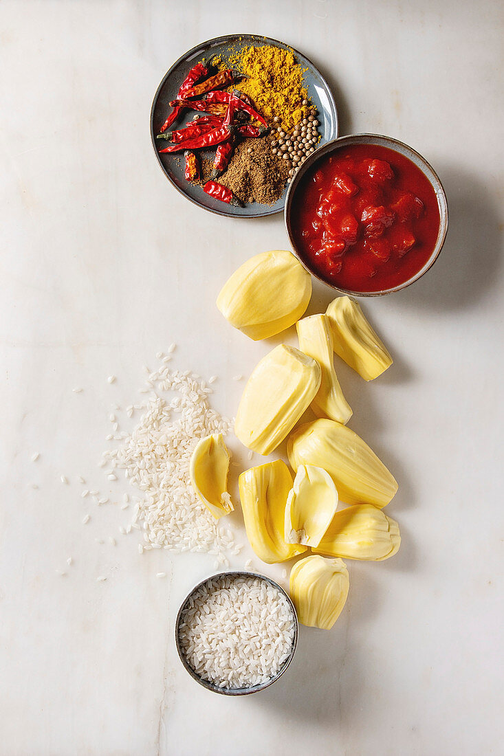 Zutaten für veganes Jackfrucht-Curry (Asien)