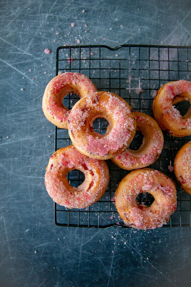 Erdbeer-Donuts