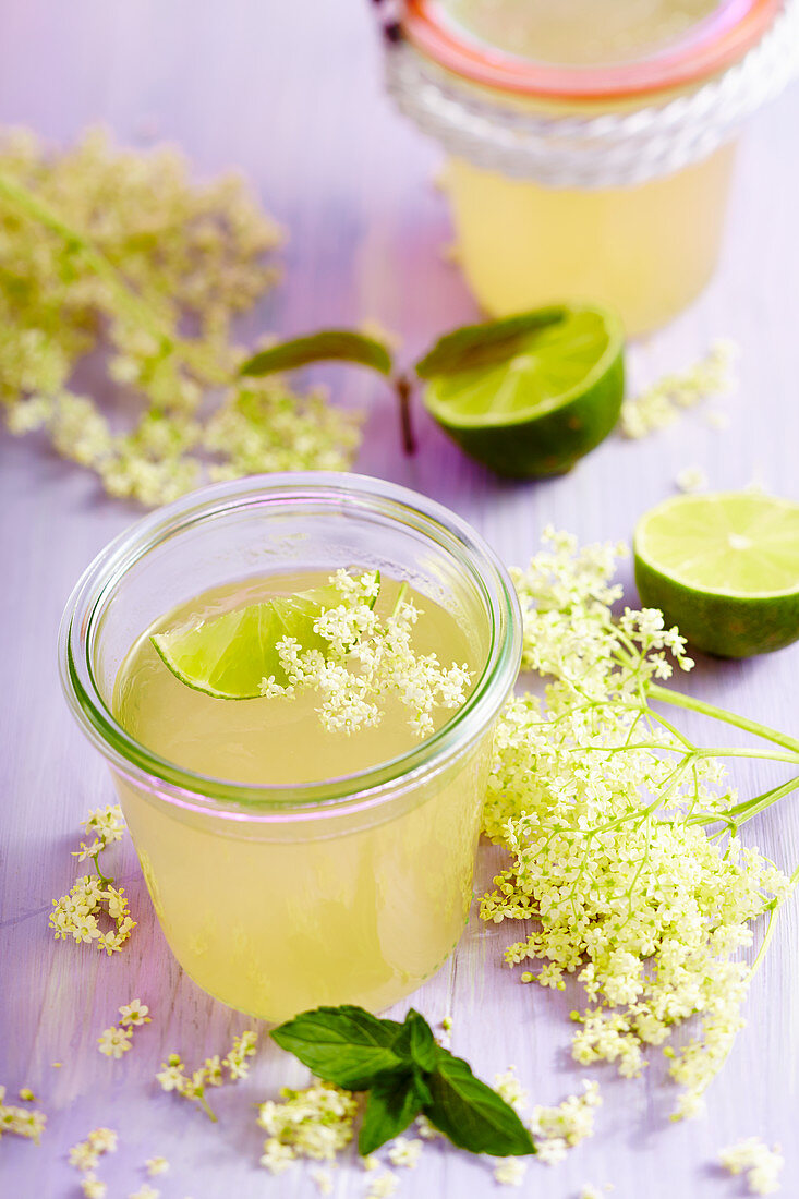 Elderflower and prosecco jelly with lime