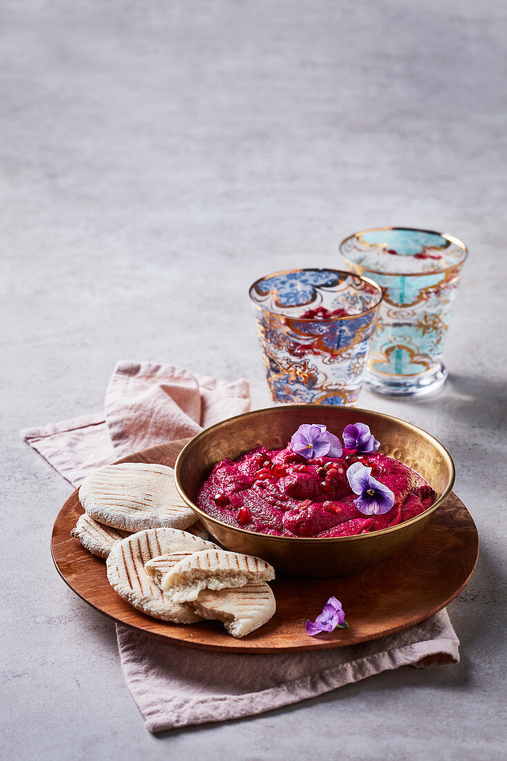 Beetroot hummus