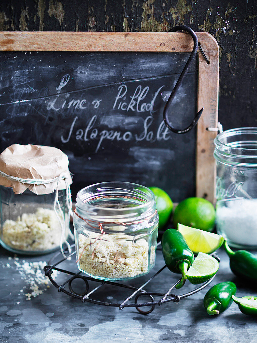 Limettensalz mit eingelegten Jalapenos