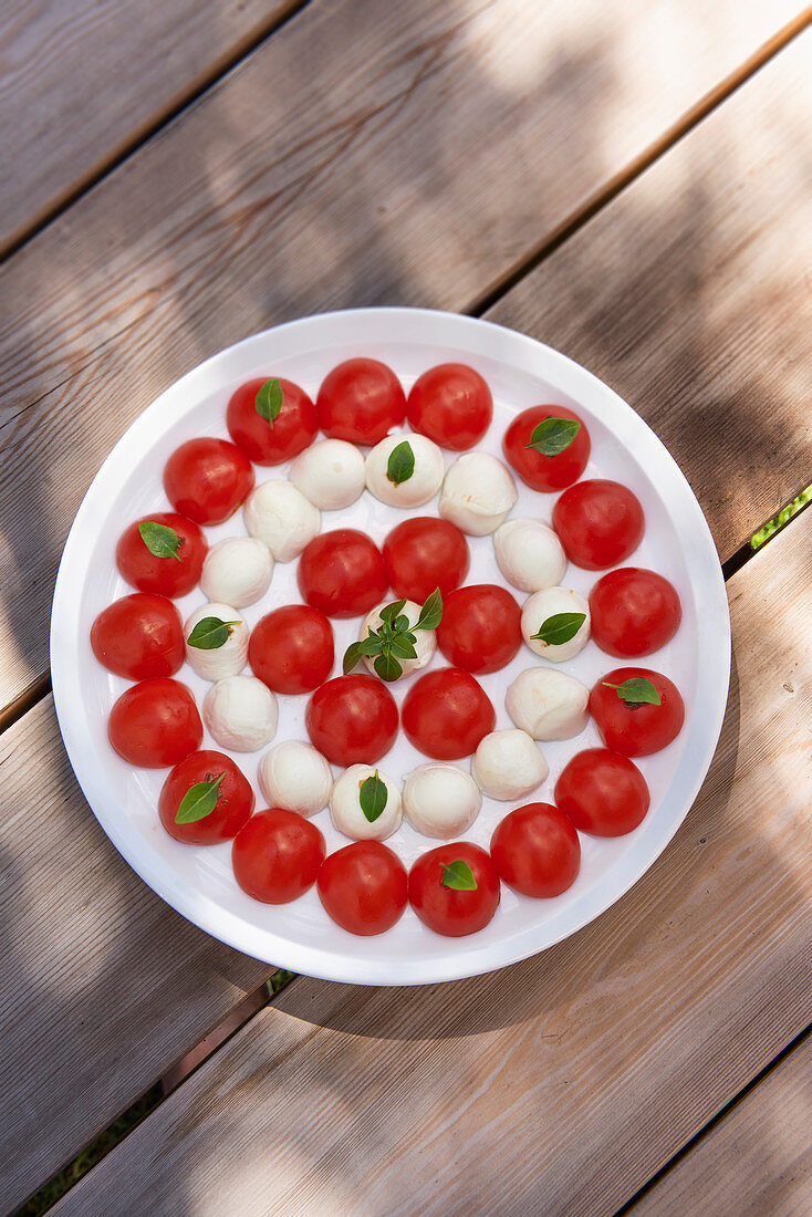 Cherry tomatoes with mini mozzarella