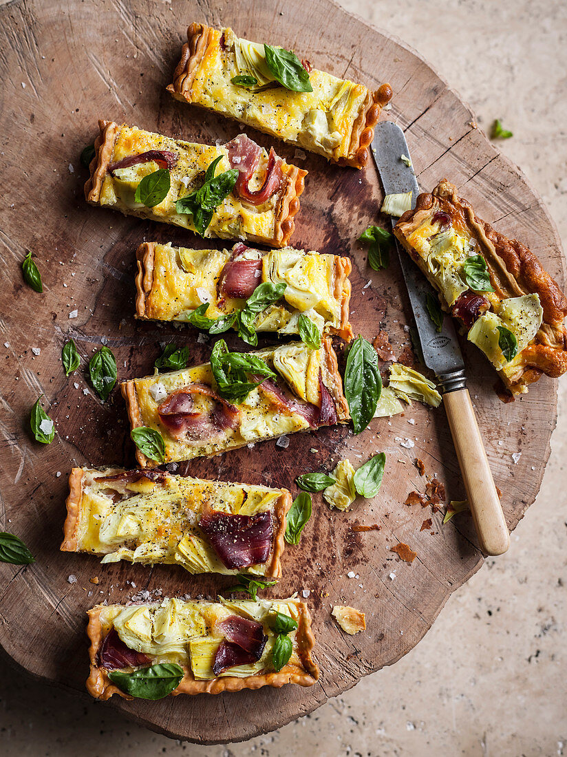 Artischocken-Prosciutto-Tarte mit Basilikum