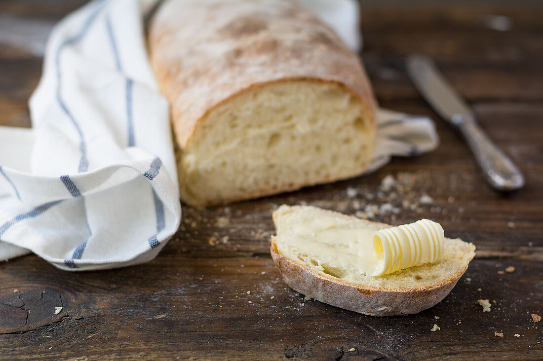 Weißbrot mit Butter