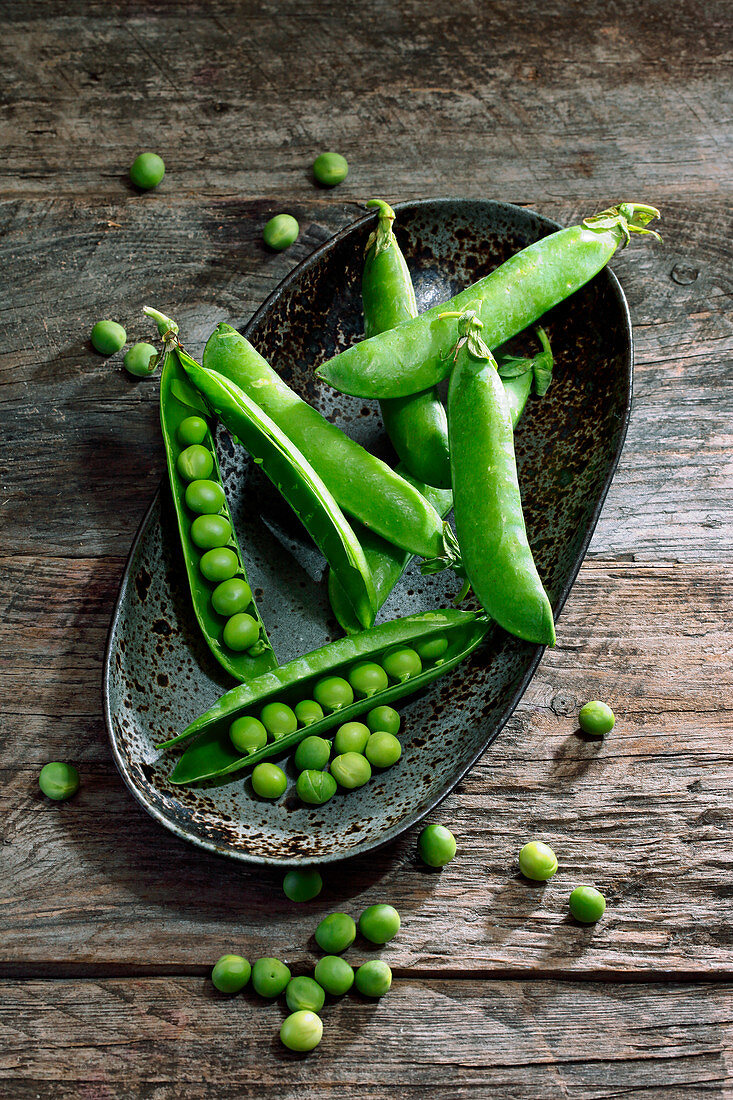 Shelled peas and pods