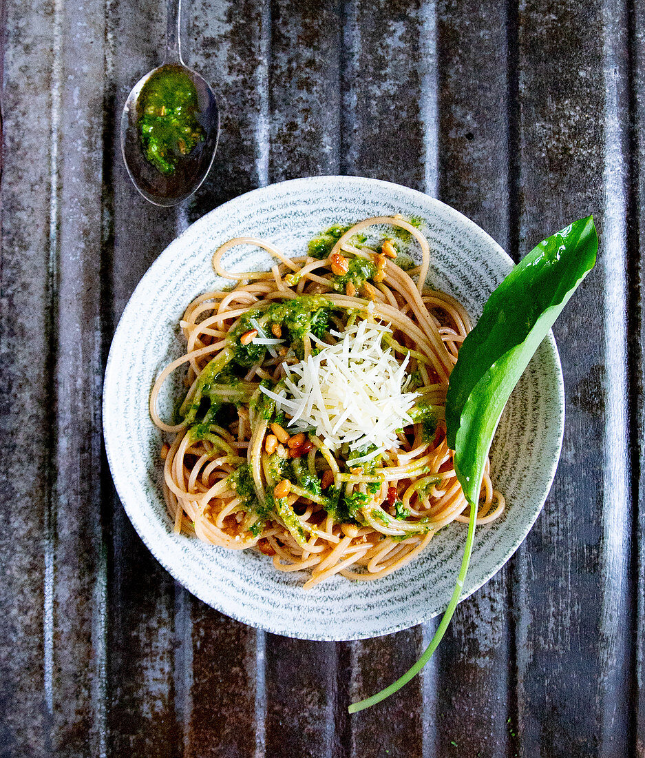 Spaghetti with wild garlic pesto, parmesan and roasted pine nuts