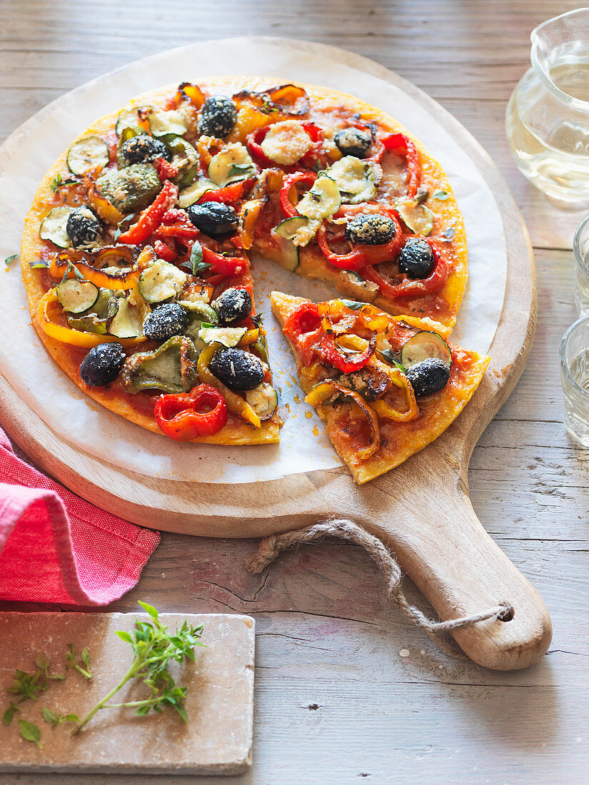 Polenta pizza with onions, peppers and olives