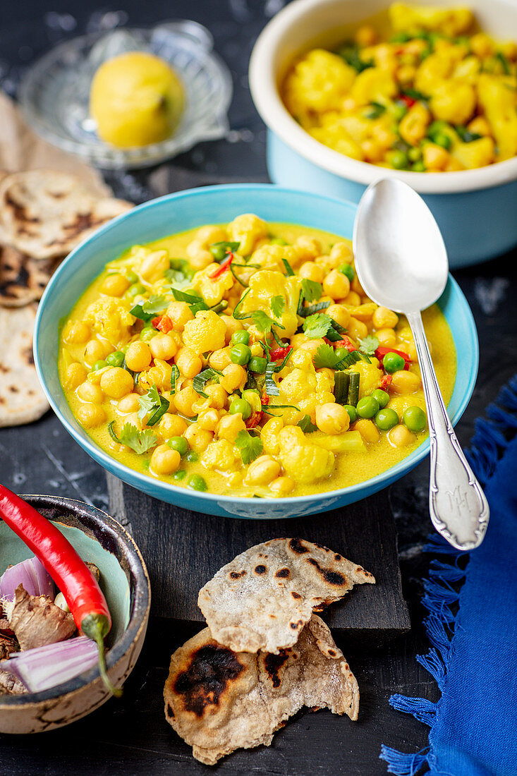 Cauliflower and chickpeas curry (Asia)