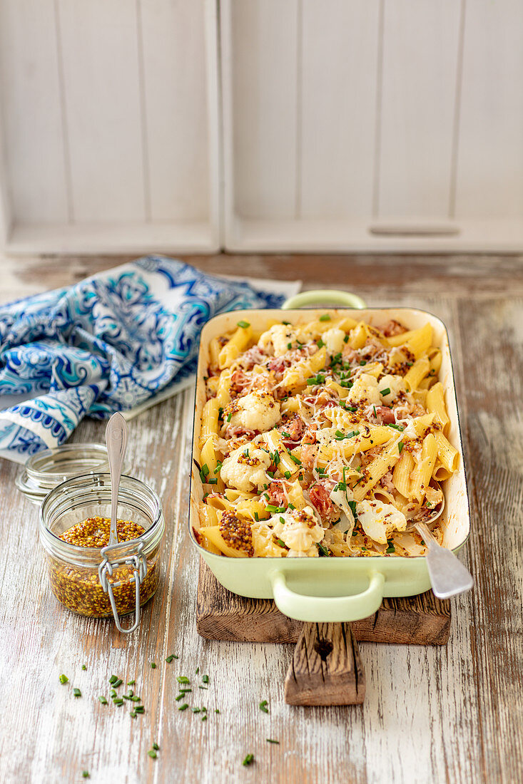 Pasta bake with bacon and cauliflower
