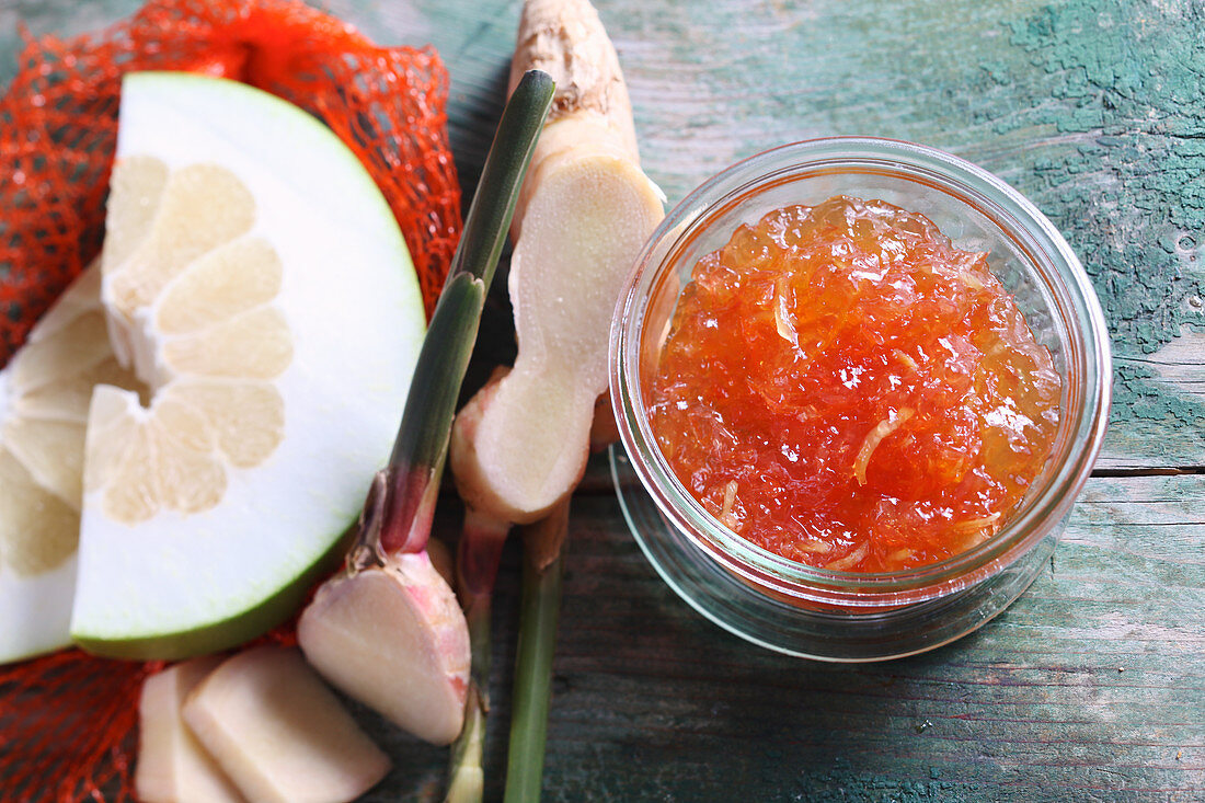 Pomelo-Marmelade mit Ingwer im Weckglas