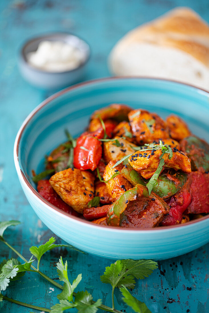 Tandoori chicken with peppers and yoghurt