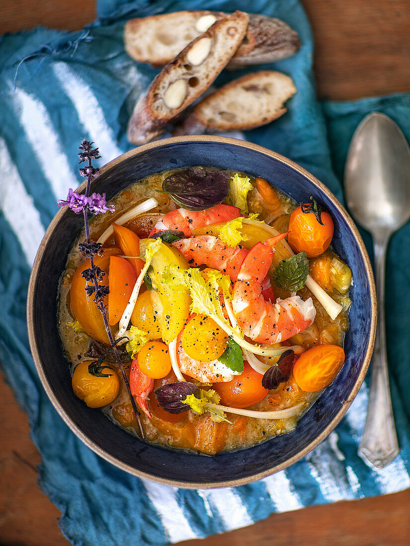 Garnelensalat mit gebratenen Tomaten