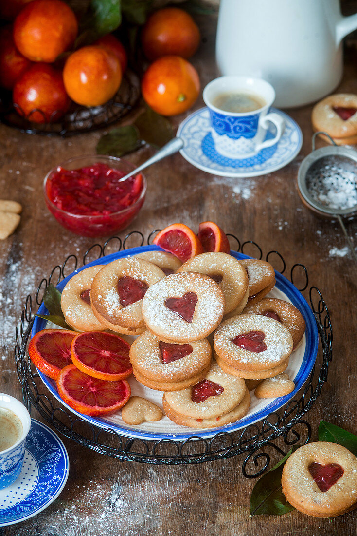 Linzer Plätzchen mit Blutorangenmarmelade