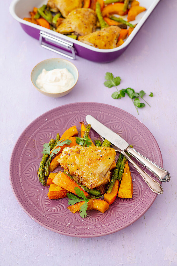 Oven-roasted, curried chicken legs with pumpkin, green asparagus and yogurt