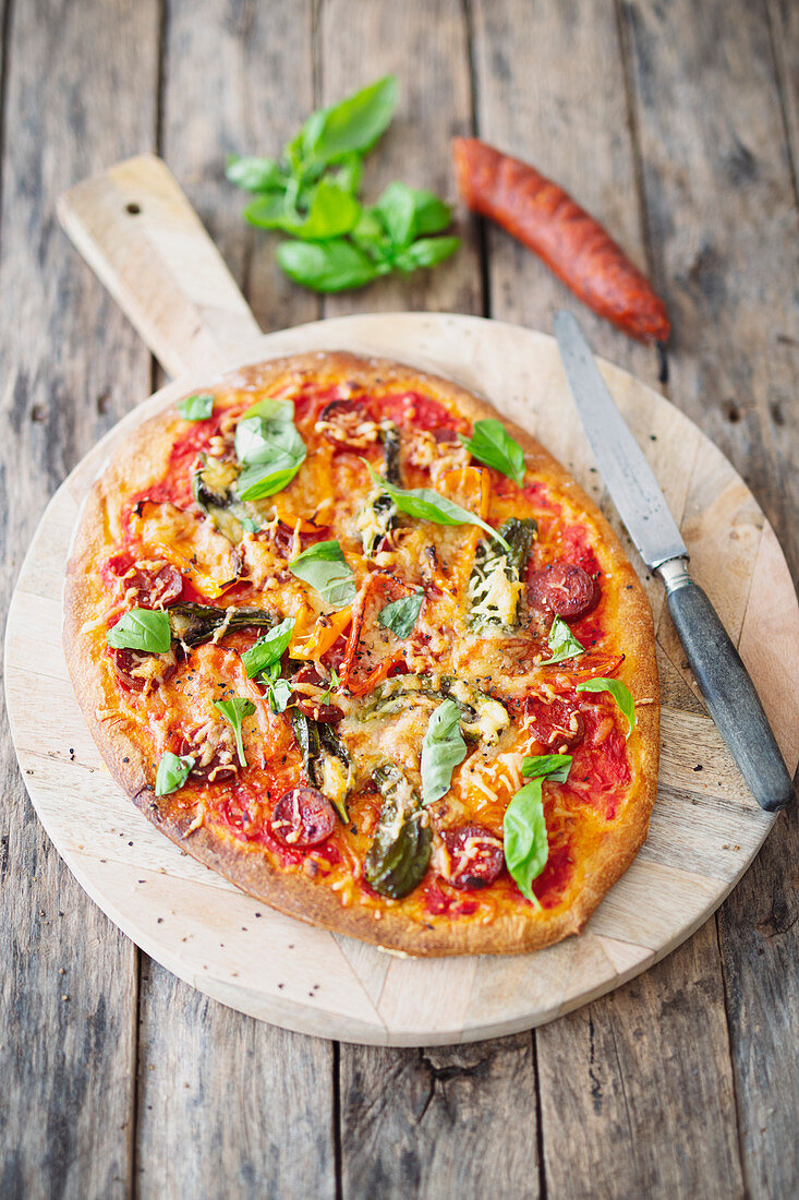 Rye bread pizza with snack peppers and chorizo