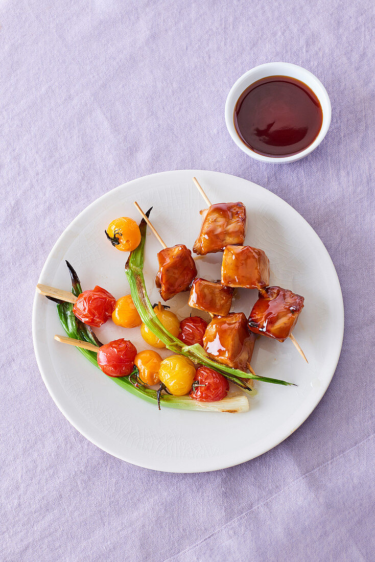 Tuna kebabs with cherry tomatoes