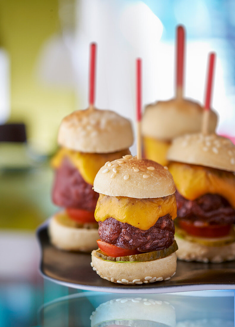 Mini cheeseburgers with skewers