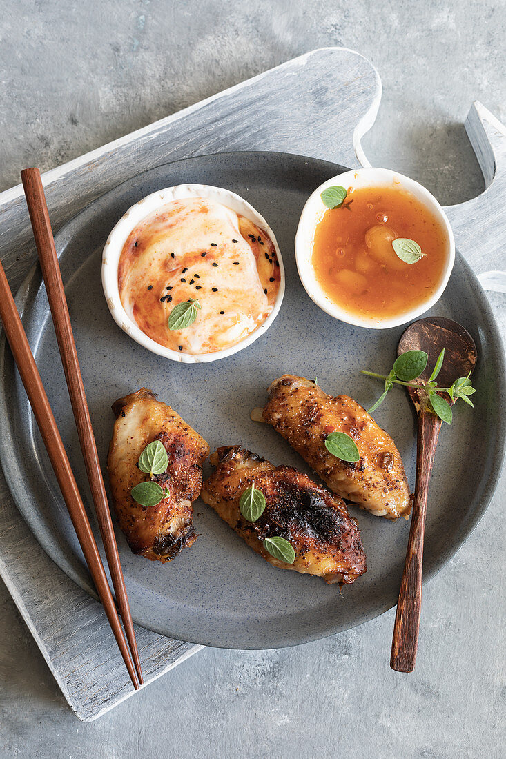 Grilled chicken wings with mango chutney