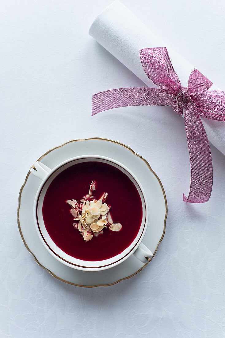 Beetroot soup with almonds