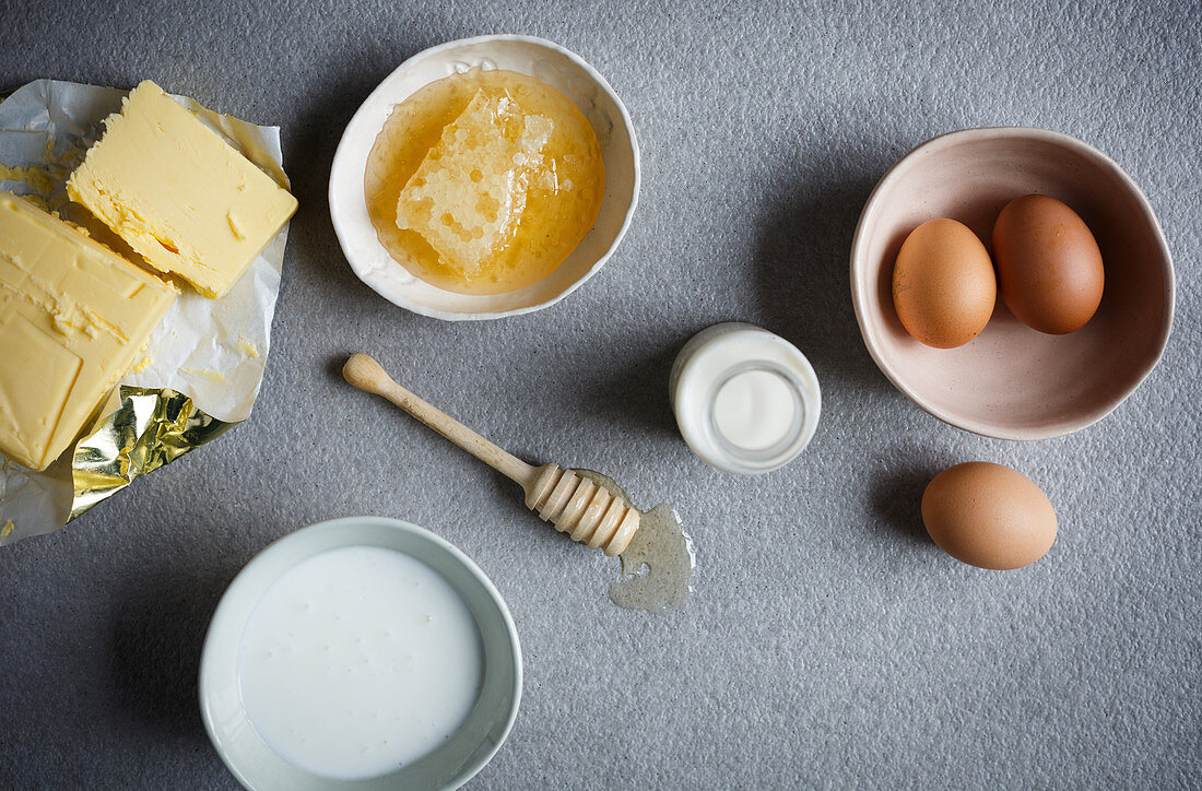Butter, Honig, Eier und Milch