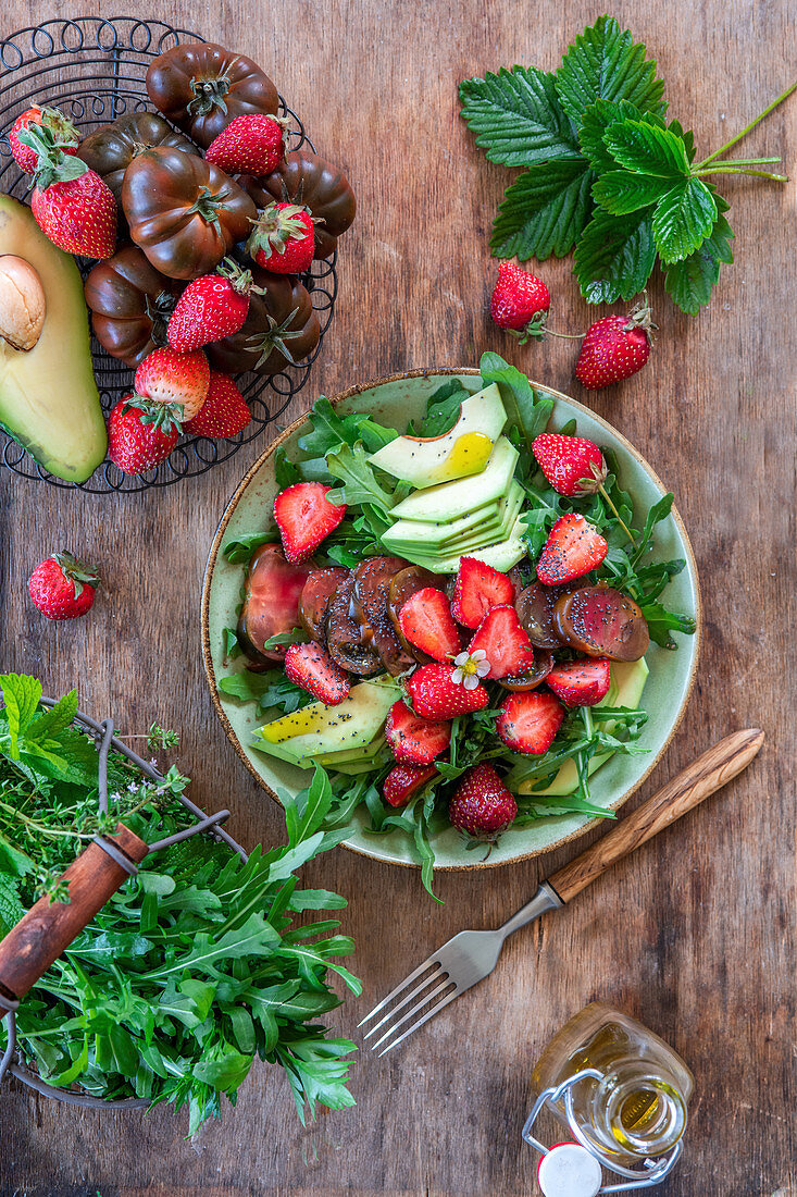 Stawberry salad with avocado