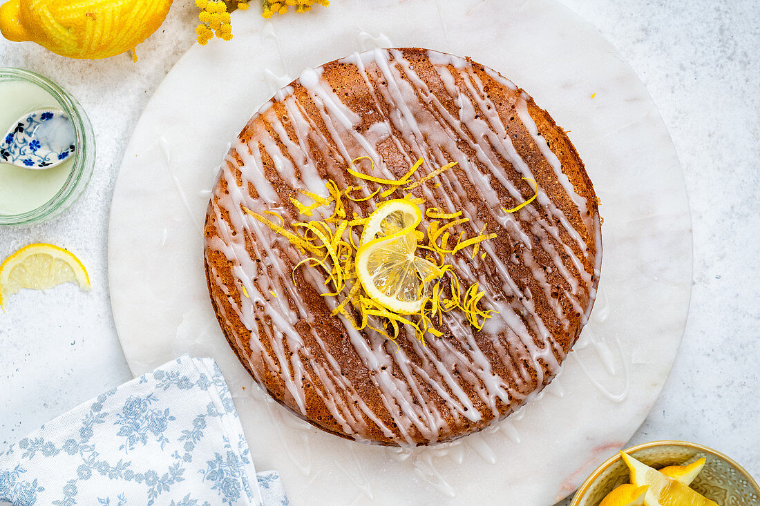 Zitronenkuchen mit Zuckerglasur