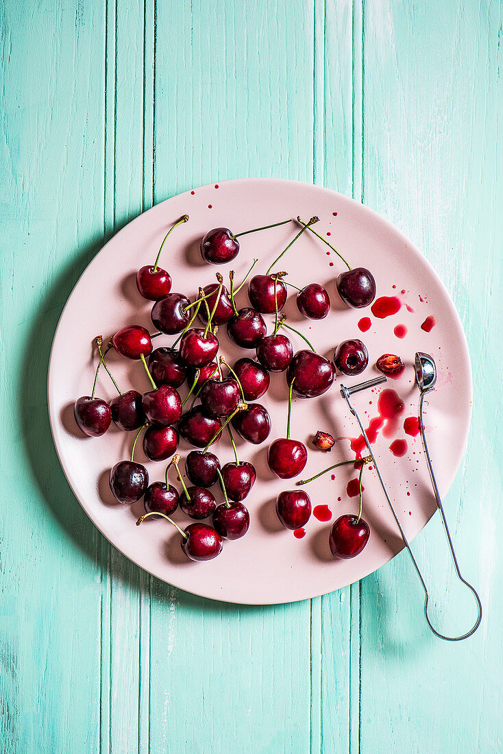 Removing pips from fresh cherries