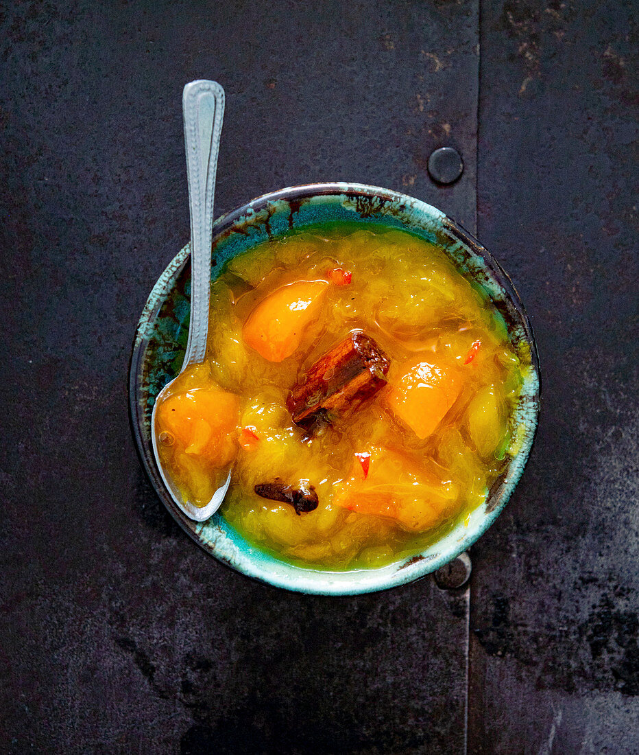 Mango-Orangen-Chutney mit Zimt