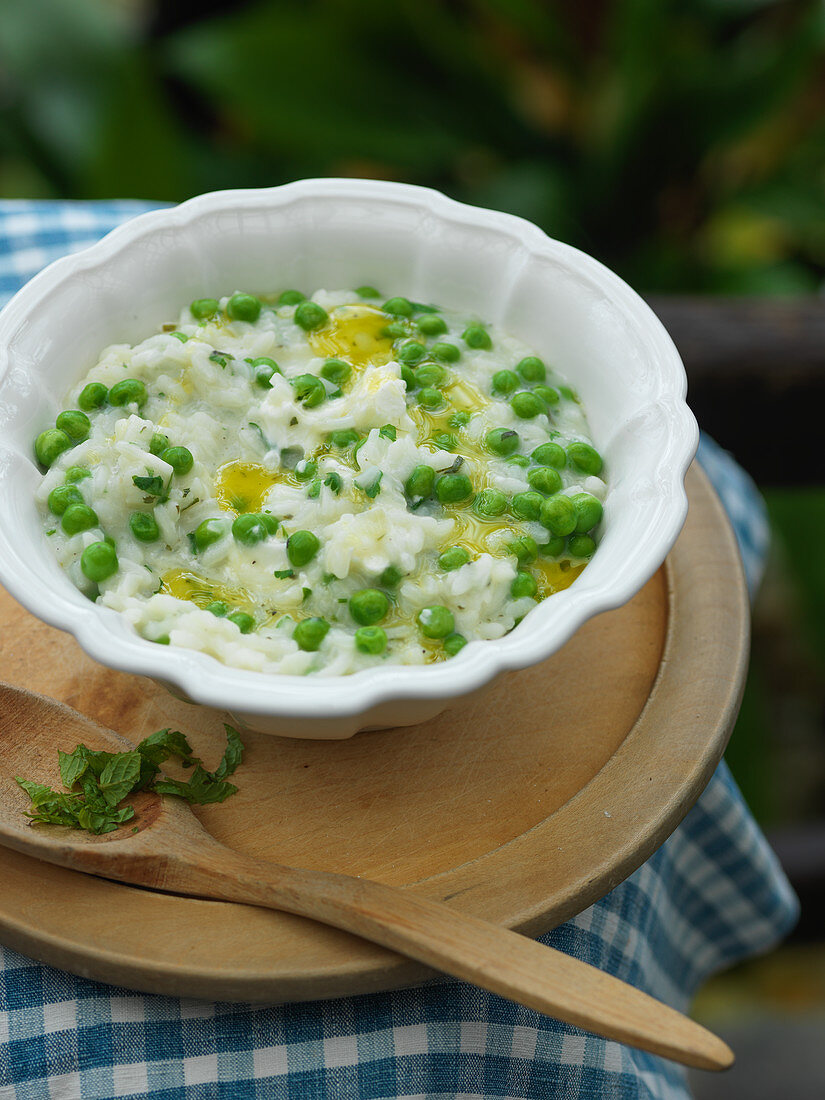 Pea risotto with mint